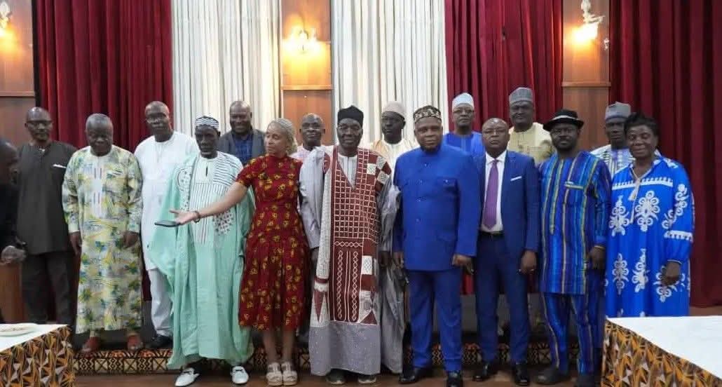 This is not promising for Cameroon, it has been five days of back-to-back discussions and no definite choice for a candidate so far. If our leaders can't make e change happen, then the masses will need to pick e fight from here <a href="/237ChangeWeSeek/">THE CHANGE WE SEEK</a> 
<a href="/_I_am_Phil/">Phil🛡</a> 
<a href="/JoviLeMonstre/">Jovi</a>