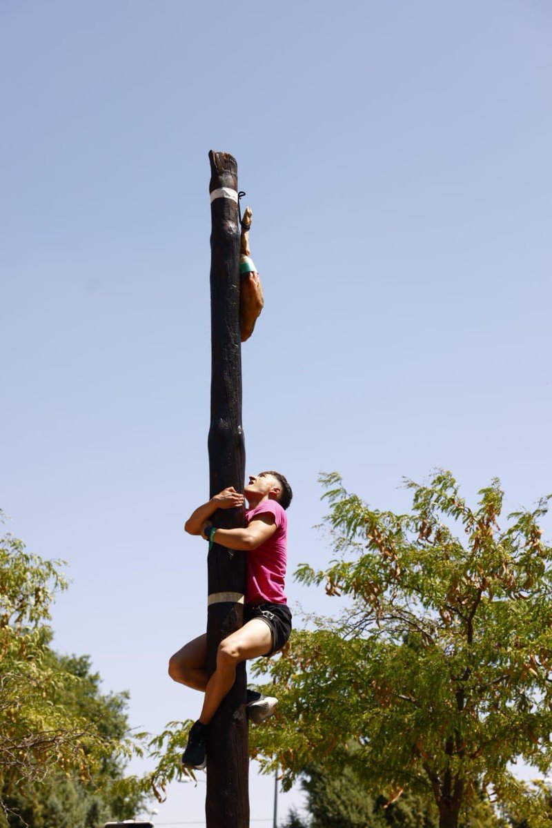🤩Cómo hemos disfrutado esta mañana de domingo en las #FiestasdePinto2025

🐎 Trashumancia de bueyes 🐂 
🎽Gymkana del Programa de Peñas 
🎇Recuperamos la mascletá en el Parque Juan Carlos I
🥘Y una deliciosa paella con miles de vecinos

¡¡Estamos en Fiestas!!🎉
