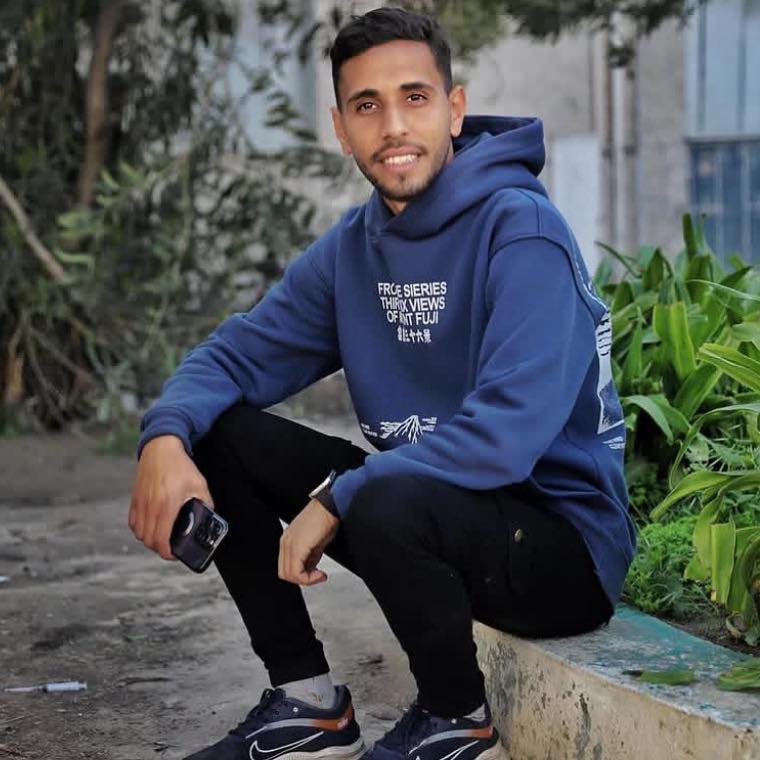 Palestinian journalist Momen Eliwa was killed by an Israeli airstrike tonight, along with his four colleagues, including Anas Al-Sharif, Mohammed Quraiqa, Ibraheem Thaher, and Mohammed Nawfal.