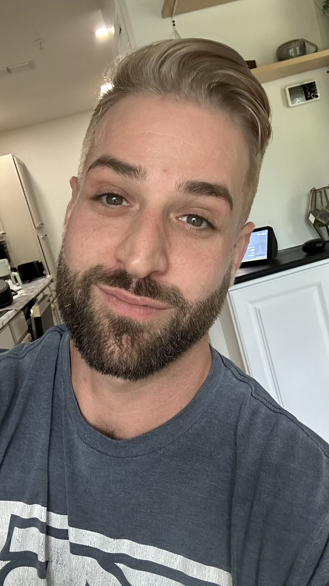 Laviathan19's tweet photo. Switched up to an ashy blonde. Feeling my oats today. But going full silver next weekend, although I think this color suits me

#dirtyblonde #gay #haircolor https://t.co/N306WqsGUu