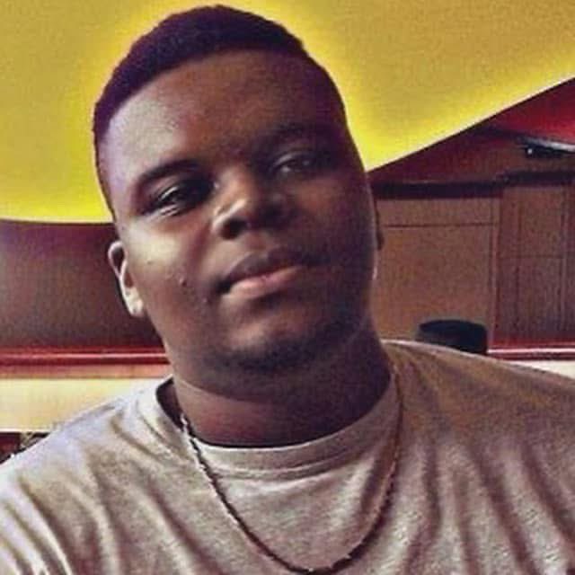 onlyevonii's tweet image. Mike Brown 🫶🏾 You matter so much. Before you were dehumanized, discarded and disregarded, you were loved. You still are. Before your name became a hashtag, your parents named you. We pray for them daily. #MikeBrown