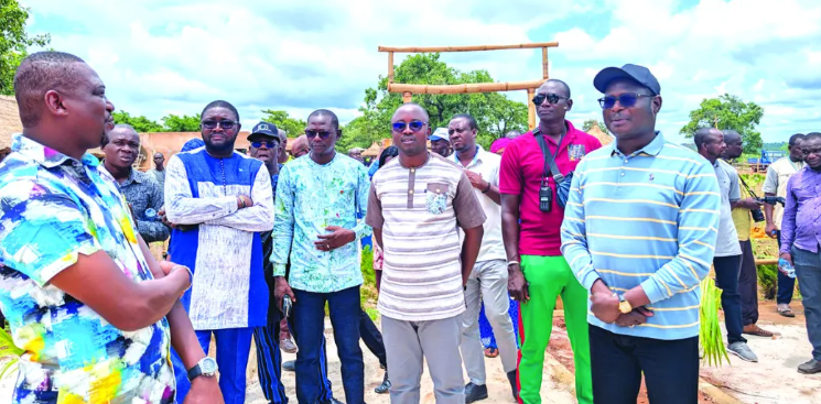 #Burkina Projet de développement intégré de Samendeni : le ministre Gilbert Ouédraogo visite les infrastructures hôtelières et loisirs en construction

Lire l'article en cliquant sur le lien ci-dessous:
sidwaya.info/projet-de-deve…

#Sidwaya