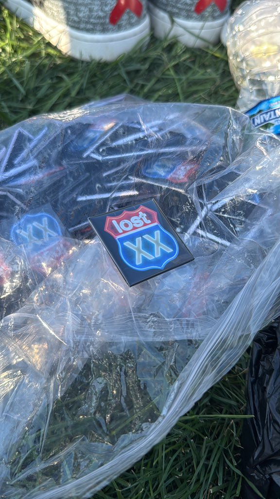 stephierocko's tweet photo. Find me at mgk day for a pin ❌❌ @machinegunkelly https://t.co/hRxEWhe5de
