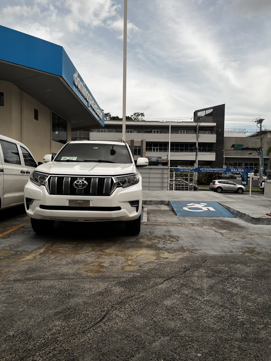 freakazoidpty's tweet photo. Ojala este funcionario con placa de @asambleapa #12 se recupere pronto ya que se encontraba en estacionamiento de discapacitados, sabemos q la @ATTTPanama toma estas cosas en serio y el “honorable” no este infringiendo la ley, son incapaces de eso @ElGallinazo @AlvaroAlvaradoC https://t.co/YWpCoYYTyb