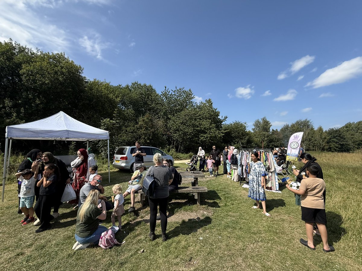 51stpellon's tweet photo. A real carnival atmosphere today. Thank you to our fabled Logistics team, who once again delivered with remarkable efficiency. The @HxCentral team,  @active_anthony from @ActiveCdale and James Spackman the the Neighbourhood Forum supported the event throughout the day. https://t.co/hkEuHhtyge