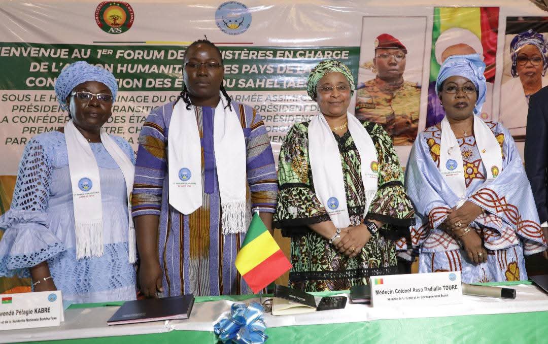 Clôture du 1er Forum Humanitaire de l'AES: Vers une coordination renforcée de l'action humanitaire au Sahel sante.gov.ml/index.php/actu…