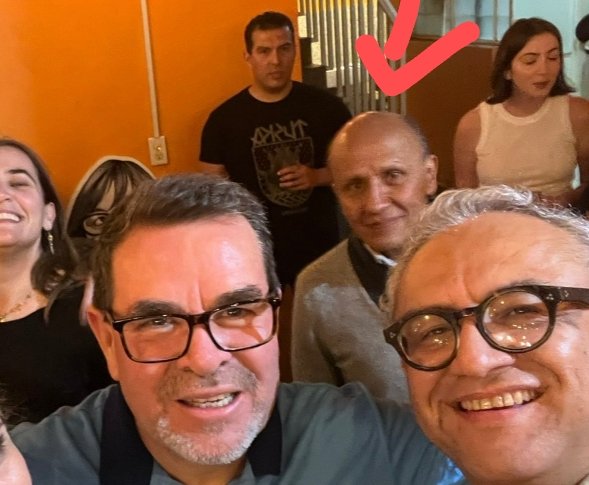 HugoBel28333395's tweet photo. @jairocalixto @monerorape @alvaro_delgado @inafinogenova @hectoralexx @OManrq @elDaVIDAguilar Órale! A poco invitaron a Margolis? 😂 https://t.co/9AGYKvpLGM