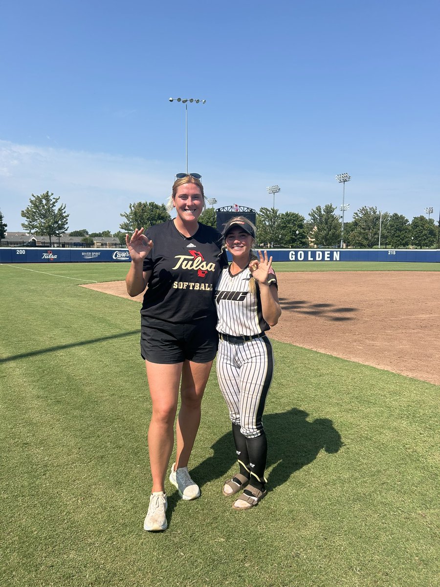 Living on Tulsa time!!! Thanks again for another great camp🌀🌀
#ReignCane 
<a href="/EpicNational16u/">Epic National Smith 16u</a> <a href="/Strimp25/">Crissy Strimple</a> <a href="/bsmart17/">Brooke Smart</a> <a href="/CoachDreswick/">Jess Dreswick</a>