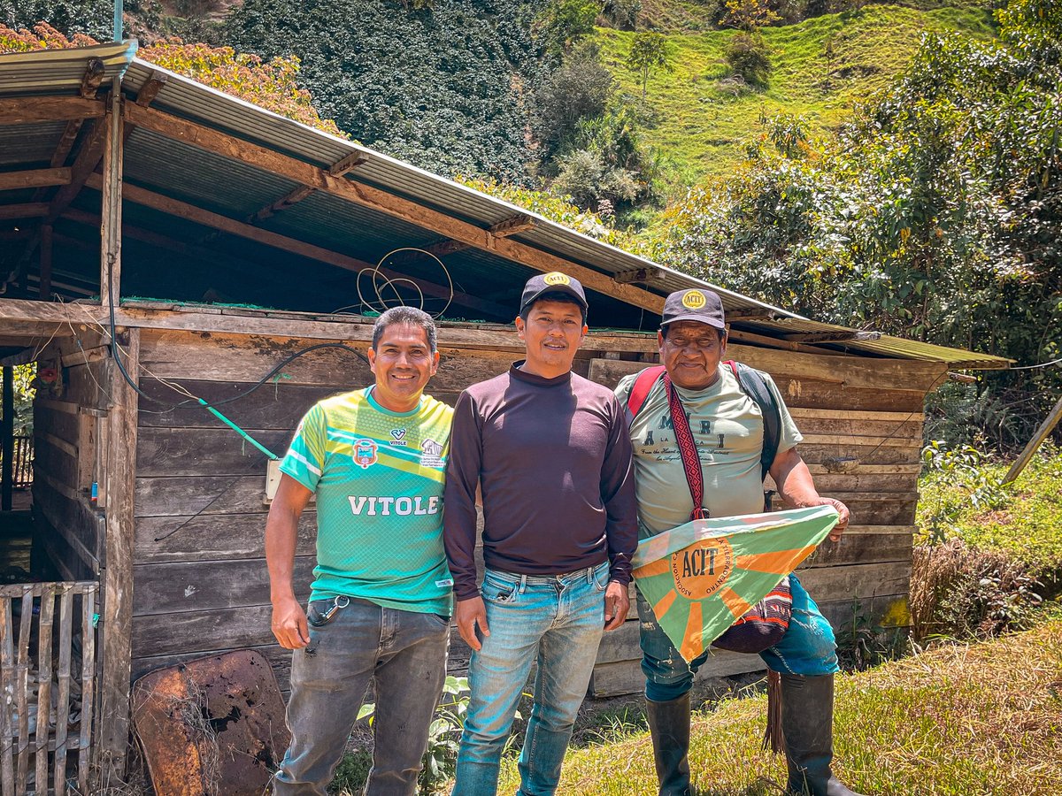 Entregamos dos predios de más de 200 hectáreas a la Asociación ACIT, en Íquira y Hobo, en el Huila.

Ahora, cerca de 3.000 campesinos y sus familias hacen realidad el sueño de tener tierra propia. 

La Reforma Agraria sigue avanzando en el Huila, llevando tierra y esperanza a