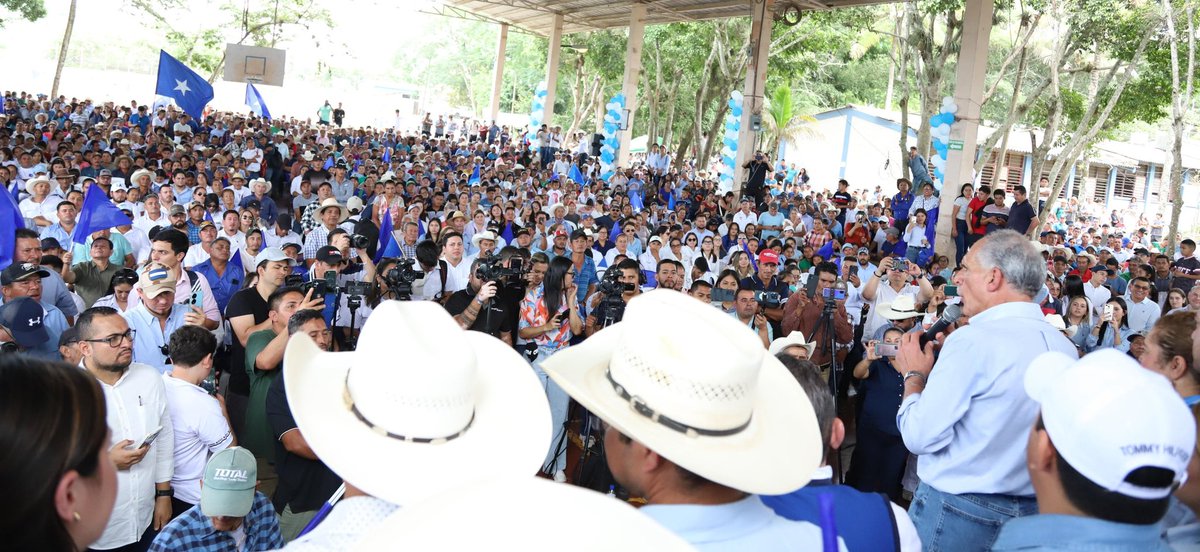 🌾 ¡Honduras volverá a creer! 🇭🇳
Desde Gracias, Lempira, Papi a la Orden reafirma: apoyo al campo, inversión y oportunidades para todos.

El 30 de noviembre vamos por 1.6M de votos para defender la democracia y rescatar Honduras.