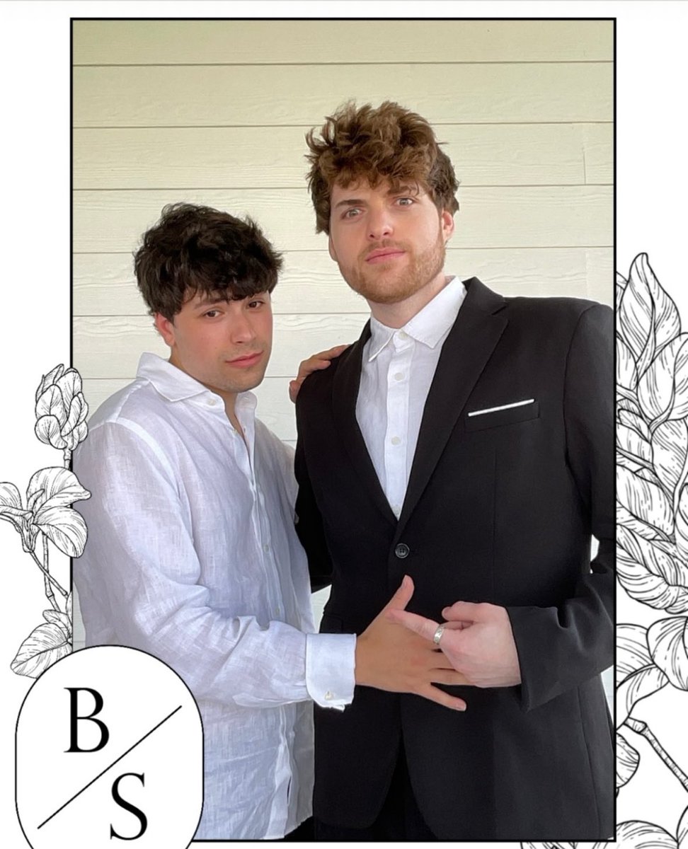 guysplse's tweet image. dream with his                   dream with his
girlfriend                              boyfriend