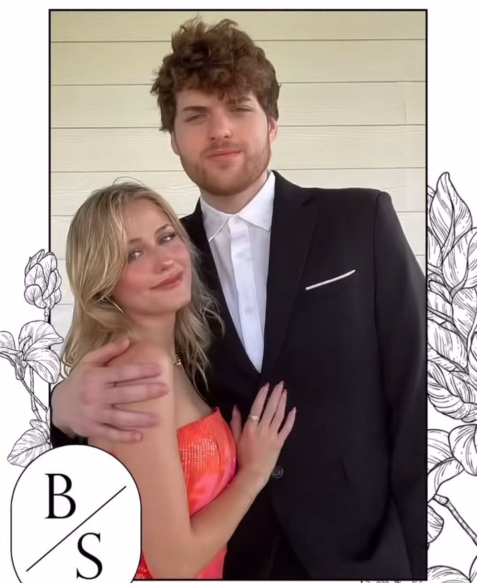 guysplse's tweet image. dream with his                   dream with his
girlfriend                              boyfriend