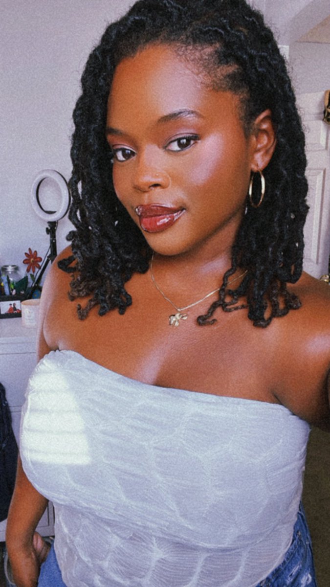 Leighgit_'s tweet photo. I’ve been hawt all summer 💋✨ https://t.co/vrYIA40Zf7