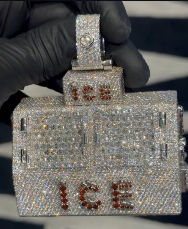 realalmightee's tweet image. Drakes new ICEMAN chain by Mavani up close

“Everyone wants to be the big dog until it’s time to do big dog shit”