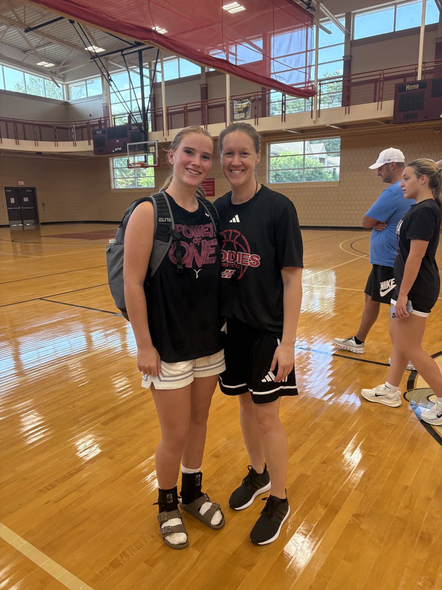 AvACranor tweet media