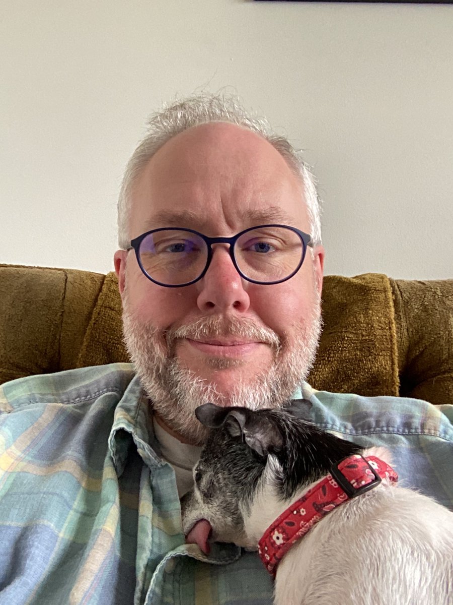 Douglas Dowland (@profdgd) on Twitter photo Velcro chihuahua. Velcro chihuahua.