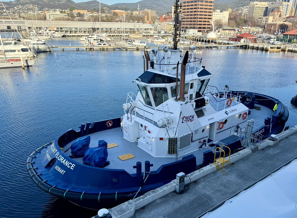 MrJamesMay's tweet photo. The tug went out on a job yesterday, but now it’s back. https://t.co/dzHT1dNBCQ