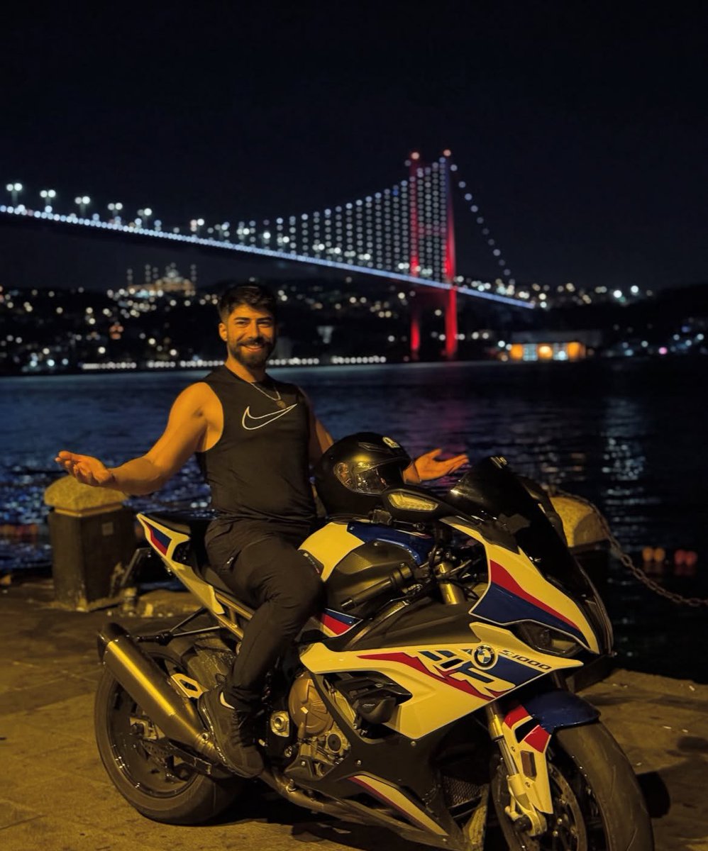 Çok yakindan takip ederdim motor sürüş videolarini annemle izlerdik öz abim öldü gibi mekanin cennet olsun abim #denizservannarin #denizservan