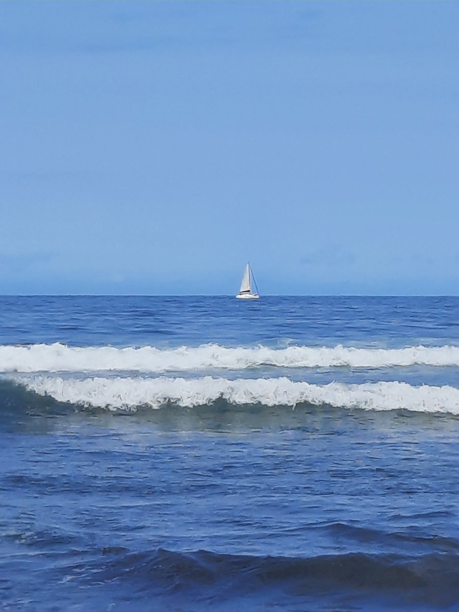 Karmencitina's tweet photo. Finde de picnic, playa, relax, desconexión... en familia 🏖🌊🚶‍♂️y música 🎻🎶 concierto de #Maricarme en #Ribadeo 👏👏👏 #AMariña,  #Galicia, #Respirando 🌳🌴🌡y nueva noche en la que no bajaremos de los 20° 🙈🙈 https://t.co/R7IcYjW0XJ