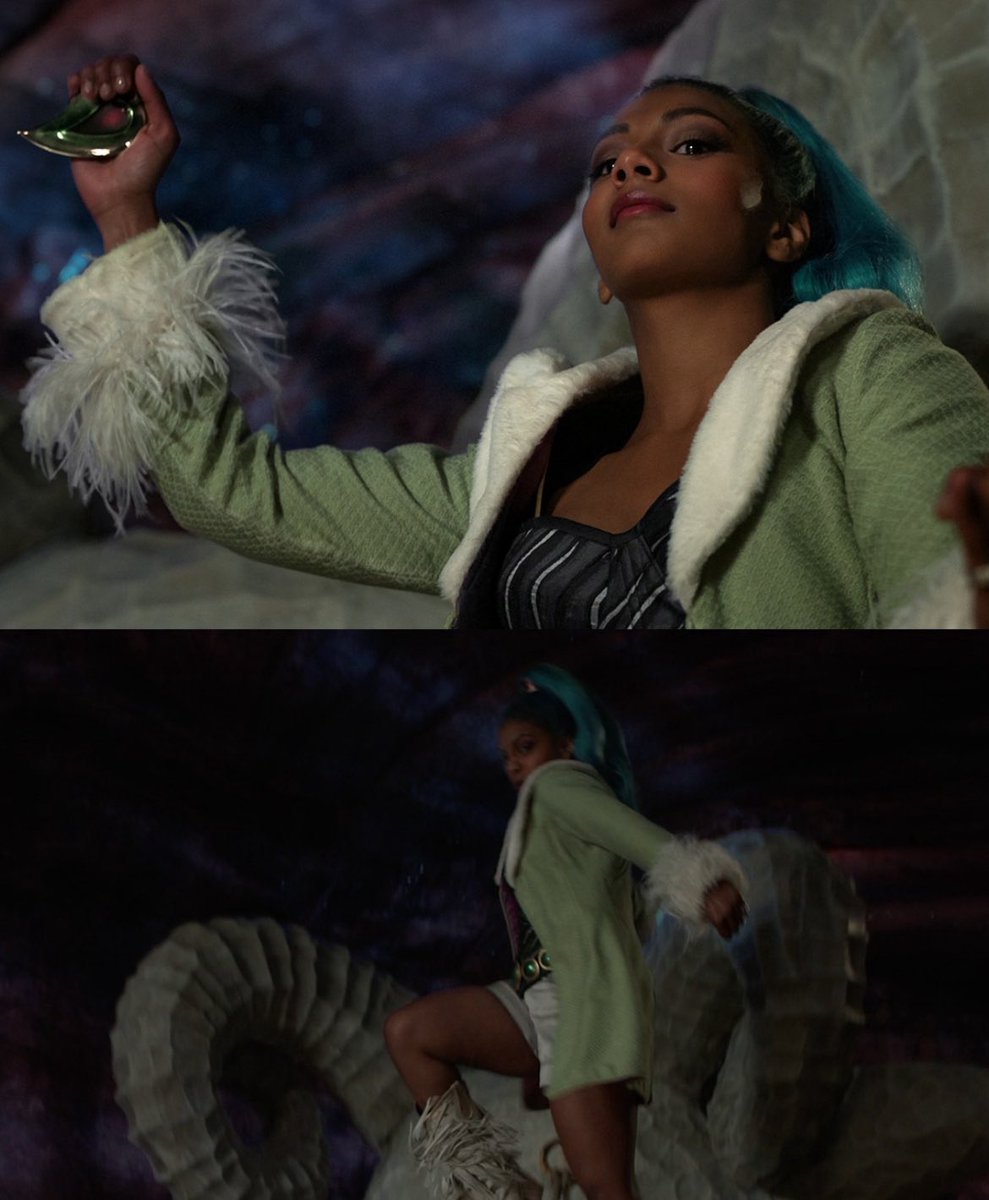 Yeah season 2 just gon head and drop this miss Wednesday vibe about to hit and whiskey peak… I can fuxkin wait