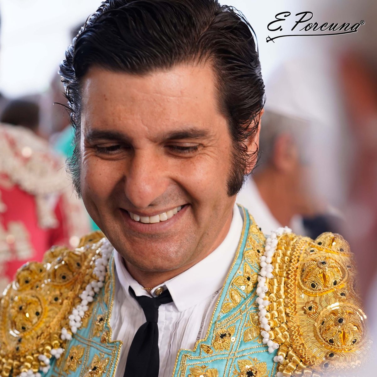 Maestro, dígame, ¿Cómo se encuentra?  ¿Qué necesita? ¿Un abductor? Yo le doy el mío. ¿Algo más? Le doy hasta mi corazón pa' que pueda seguir toreando como lo está haciendo. ¡Qué locura de torero y de temporada! Viva Morante de La Puebla y Viva el toreo de verdad 🇪🇦