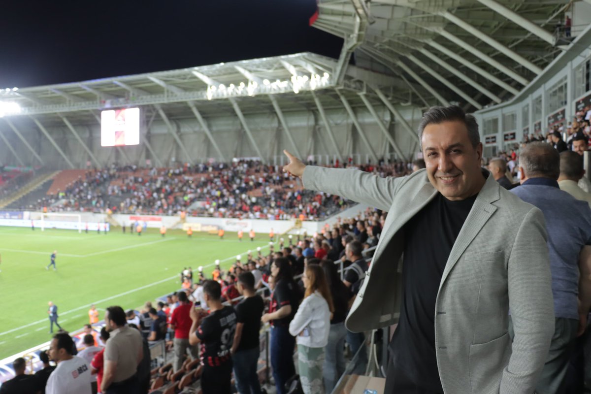 ARCA ÇorumFK'mız, Süper Lig yolunda, ligin ilk maçında, muhteşem taraftarımızın önünde AmedSK karşısında 2-0 galip gelerek 3 puanı aldı.

Takımımızı, teknik ekibimizi, kulüp yöneticilerimizi ve büyük ÇorumFK taraftarımızı tebrik ediyorum. ❤️🖤

Biz bu sene şampiyon olacağız!🧿