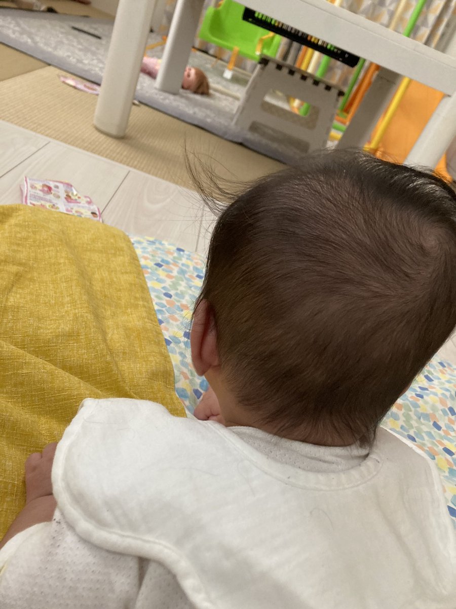 fuffuchan's tweet photo. 2歳1ヶ月と、0歳5ヶ月。
手でかたつむりが出来て嬉しいひとと
寝返りが楽しいひと。 https://t.co/VWJdn6EjAW