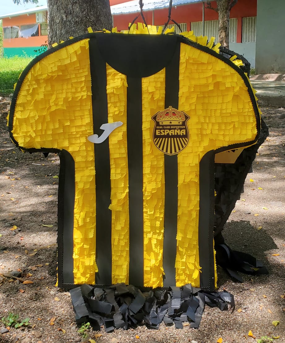 Nuevamente compartimos con los niños y niñas de la zona sur de nuestro país #Honduras en esta ocasión en la comunidad de La Finca perteneciente a San Lorenzo, Valle. ¡Mega Sonrisa éxito total! 🎉👏🚂 <a href="/rcdespana/">Real Club Deportivo España</a>