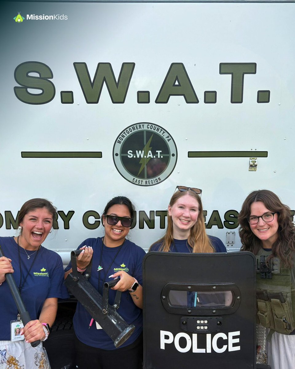 MissionKidsCAC's tweet image. 🚓✈️ Our Prevention Education Team recently visited the Upper Moreland Jr. Police Academy to teach body safety lessons and got to check out the helicopter &amp;amp; SWAT truck!

Bring our programs to your school or community: missionkidscac.org/education-prev…

#OurMissionIsKids #KeystoneCACs