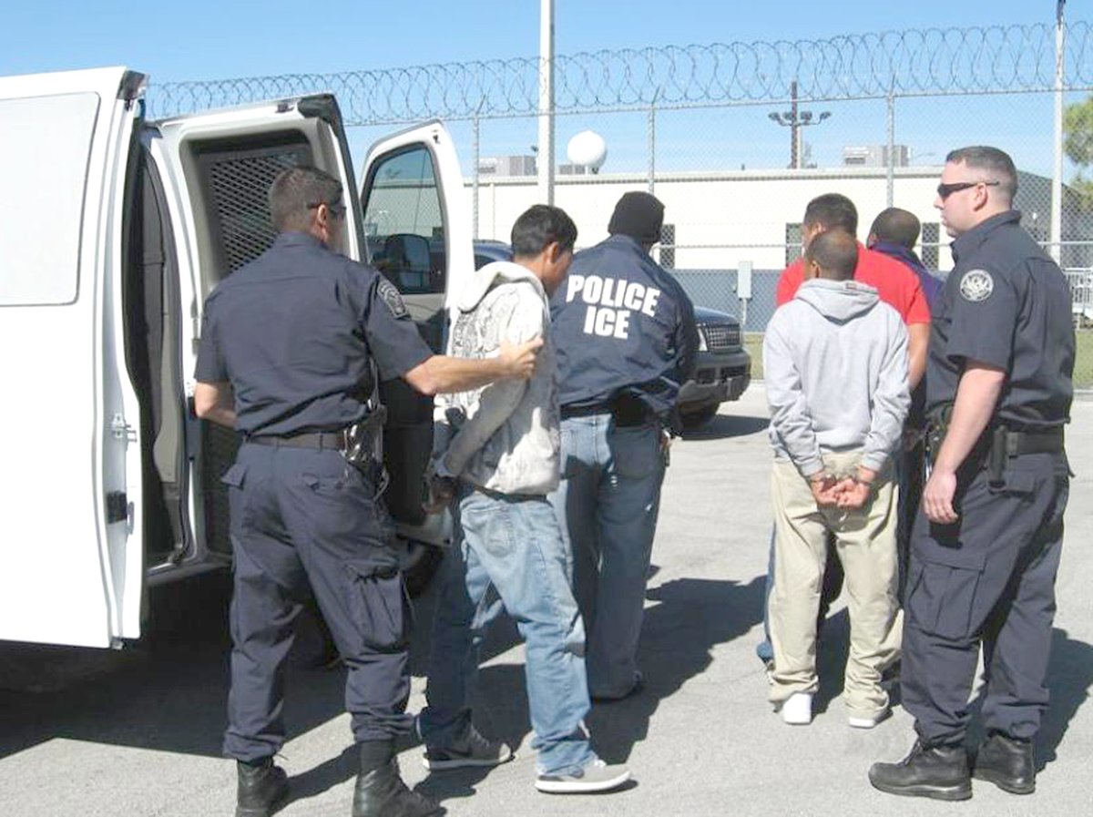 #Nacional Cae 86% captura de migrantes
El inédito despliegue militar ordenado por la Administración del Presidente Donald Trump en la frontera de Texas con México se ha dado al tiempo que la migración indocumentada hacia Estados Unidos laprensa.mx/notas.asp?st=0…