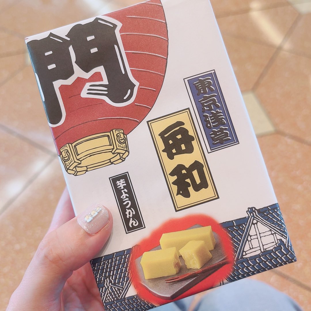 ke1melo's tweet photo. 長女、今年もジュニアパイロットでひとり飛行機に乗り→夏休みは、じじばば家で過ごしてもらってる✈️🍎

送ってから舟和の芋ようかん買った🥔 https://t.co/aXqlGHtNVP