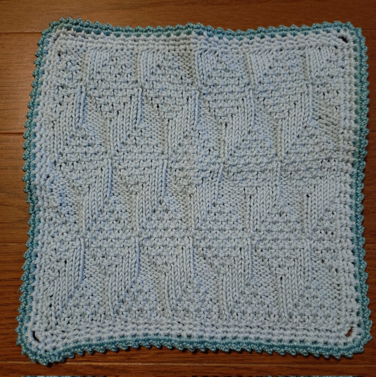 bluebell737's tweet photo. #ニッタオル に最近はまっている🧶
#手編みのハンカチknitowel101
#marshell さん著
掲載の3つ編みました
ピンクは、ポームクロッシェで糸が細いことに編み始めてから気づき(‼️)、かぎ針を変えて段数を増やしました
何かゆがんでしまった🥲自分用だな
#ハマナカポーム https://t.co/ekhkvRy8JM