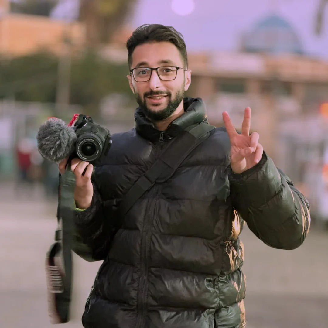 QudsNen's tweet photo. Breaking | Palestinian journalist Mohammed Al-Khaldi was killed in the Israeli massacre that targeted a press tent in front of Al-Shifa hospital in Gaza City. https://t.co/6x7L8yNXUU