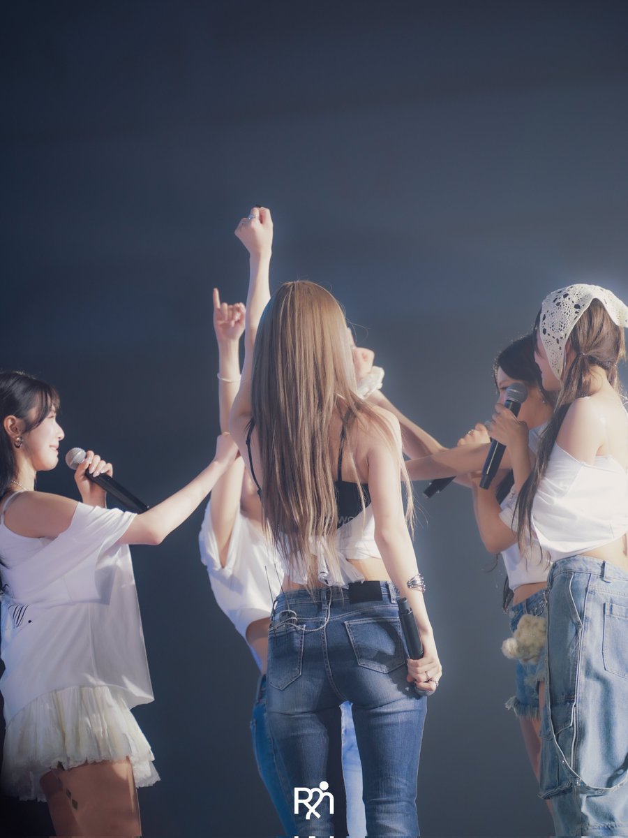 손가락 걸고 약속해🤙
#프로미스나인 
#fromis_9 #FROMIS9