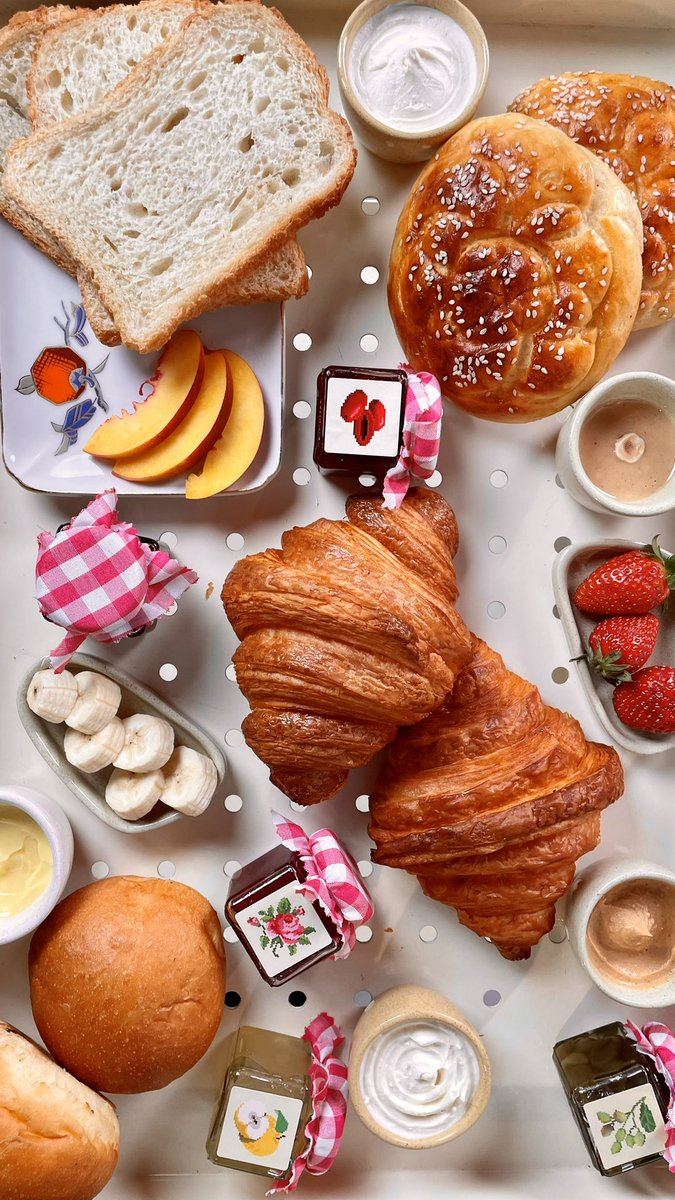 گورَبا tweet media