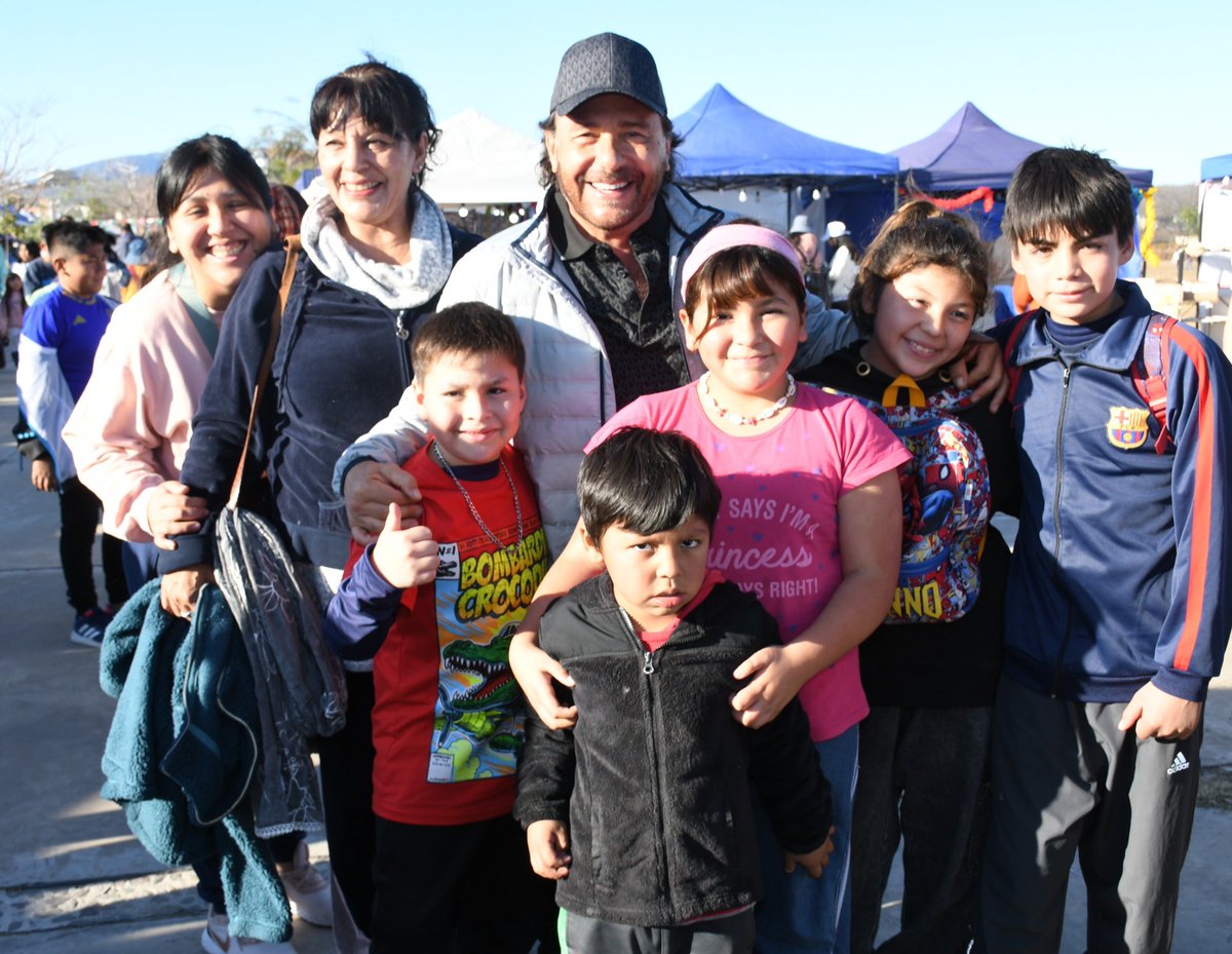 GustavoSaenzOK's tweet photo. Miles de familias salteñas llenaron de alegría el Parque del Bicentenario para celebrar el Día de la Niñez ♥️

Una jornada inolvidable con juegos, sorteos, espectáculos, feria de emprendedores y un parque convertido en un gran punto de encuentro.

Estos espacios seguros nos permiten compartir, soñar y ver crecer felices a nuestros chicos.

Gracias a @TurDepSalta y a todos los que hicieron posible esta jornada tan linda.