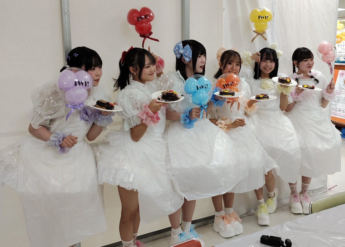 4oBdzJtNbLnY1LB's tweet photo. アイドルグループIWI!が栃木県小山市へ(≧∇≦)b
ドーナツ作って食べたり体操したり楽しかったね🥰
#OyamaIdolFestival
#小山市
#domythingamazingdonut (ドーナツ)
#takeoff (ミニ運動教室)
#picballoon (バルーン)
#IWIっ https://t.co/D5PDzhCZeQ