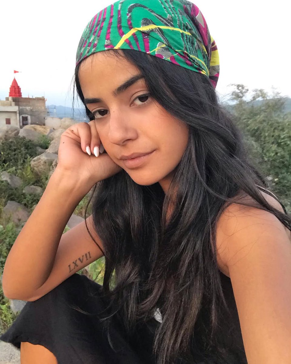 "We will immortalize you so that everyone will know what a loss it was to the world" 🇮🇱 

Shani Ben Ami, was a bright 27-year-old girl who loved singing, dancing, and designing her own party costumes for her best friends the 🇮🇱 holiday of Purim. 

Should I do a series on her
