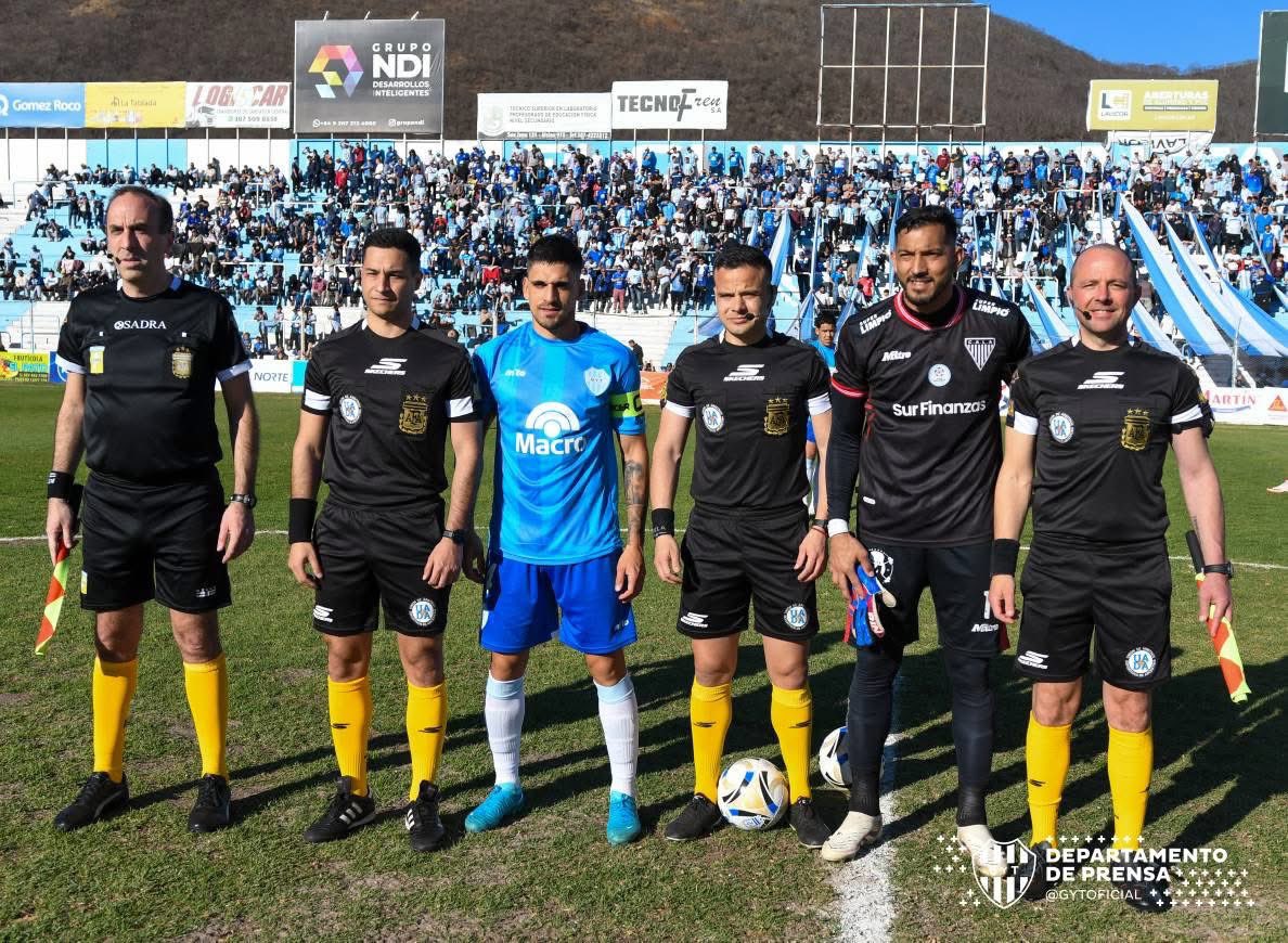 SaltaDeportesOk's tweet photo. El Albo empató con Los Andes ⚽️
Gimnasia y Tiro no pudo doblegar a los Milrayitas en el estadio Michel Torino.
#agenciaprovincialsaltadeportes #saltadeportes #apsd #gyt https://t.co/0WGQnnlQMd