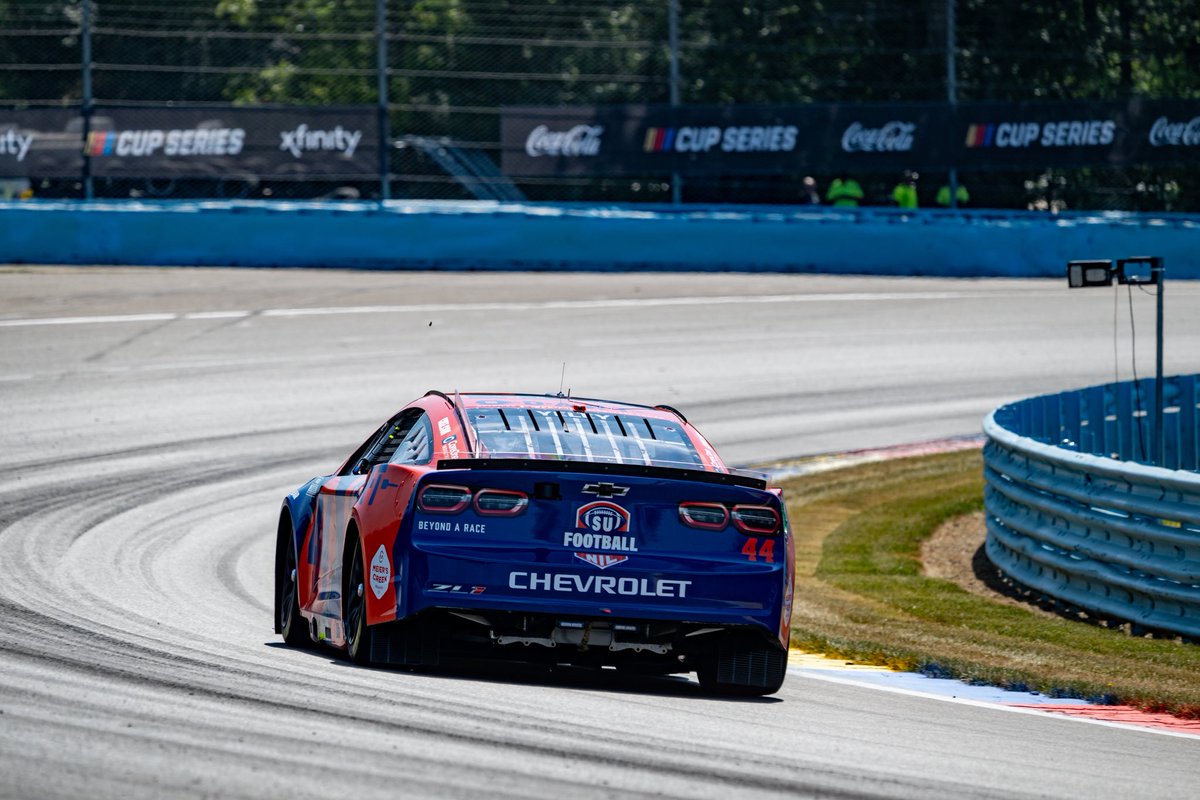 jakobkhalilart's tweet image. Design in action with JJ Yeley &amp;amp; NY Racing Team 🙌