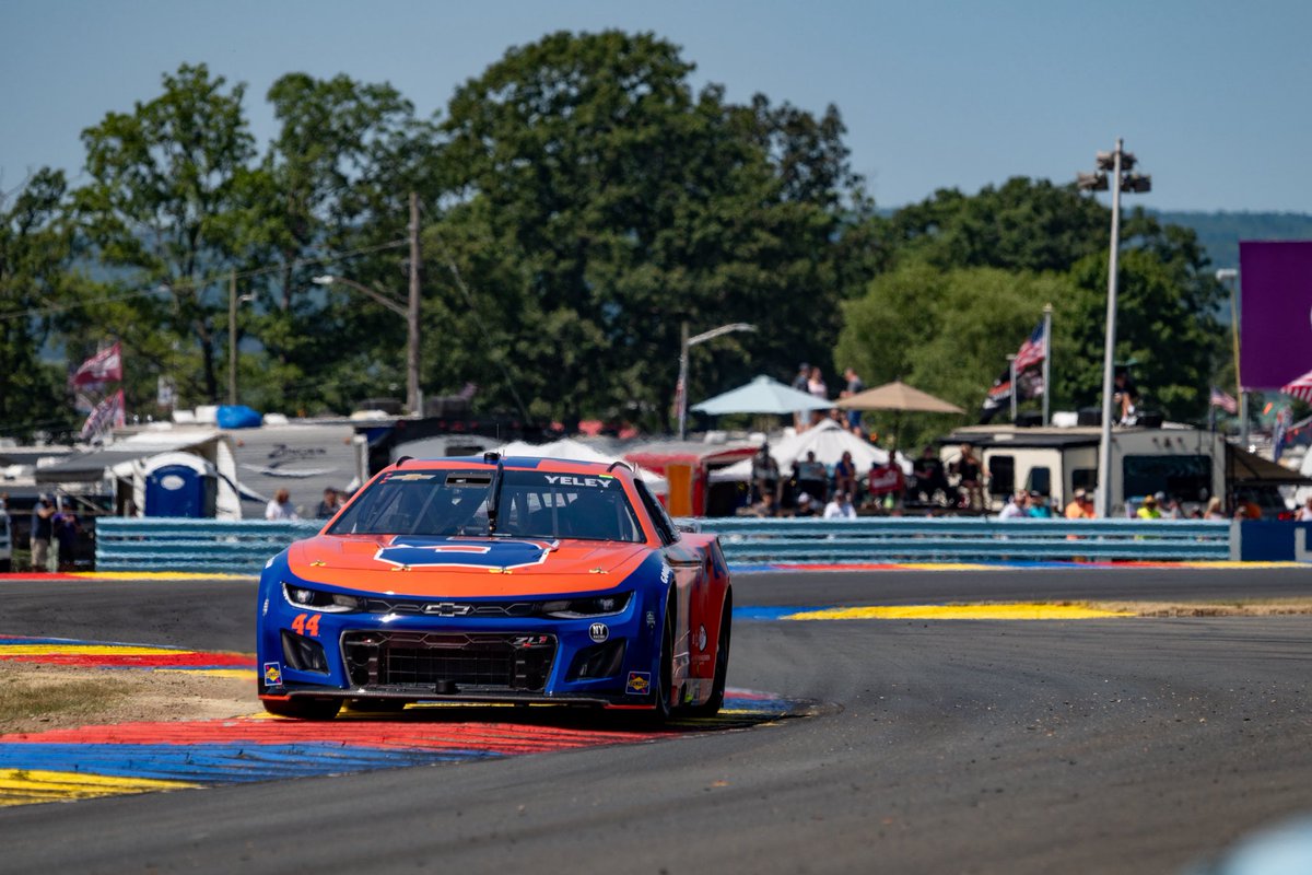 jakobkhalilart's tweet image. Design in action with JJ Yeley &amp;amp; NY Racing Team 🙌