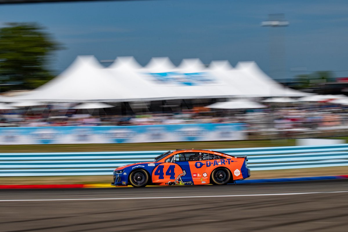 jakobkhalilart's tweet image. Design in action with JJ Yeley &amp;amp; NY Racing Team 🙌