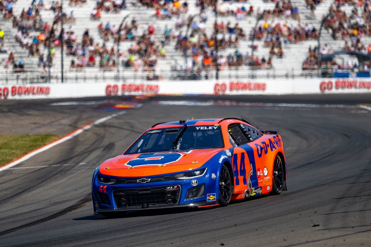 jakobkhalilart's tweet image. Design in action with JJ Yeley &amp;amp; NY Racing Team 🙌