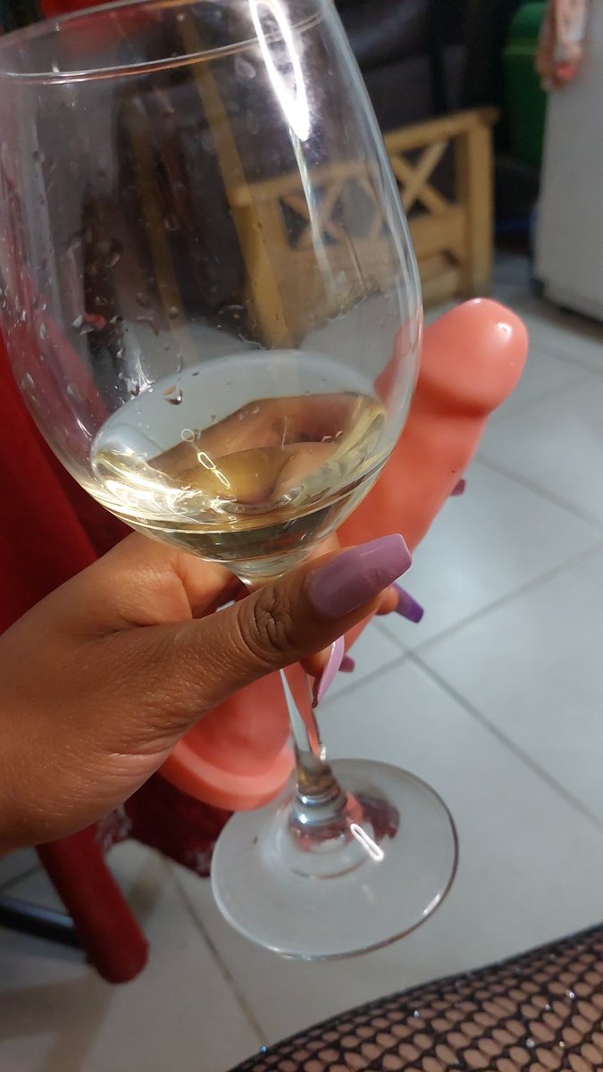 DominicD134's tweet photo. Momento de pensar las cosas con vinito y el famoso 🤭

Encuentrame usando esta delicia en mi telegram o of 

🧊https://t.co/ZKRteukISE

🥥https://t.co/Xl5Z4GrbgS https://t.co/JQXyfLZO0P