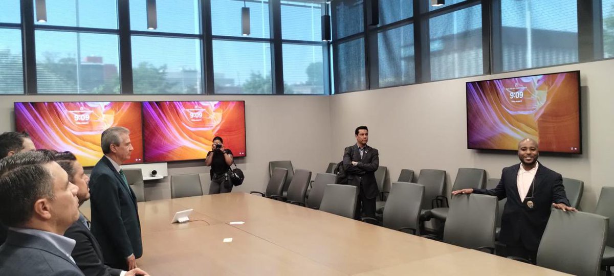 🤝 En la visita estuvieron presentes Secretarios, Fiscales, Rectores y Directores de agencias de seguridad pública acreditadas por CALEA de:
Nuevo León, Estado de México, Guanajuato, Yucatán, Michoacán, Coahuila, Chihuahua, Baja California, Quintana Roo y Aguascalientes.