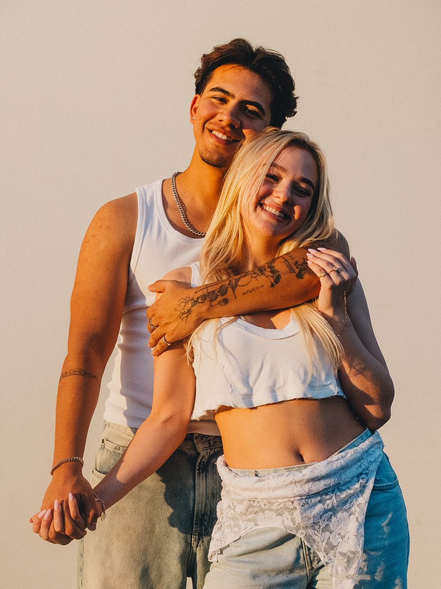 nowunitedsenior's tweet image. LINDOS! Sofya apresentou oficialmente seu namorado, David Prado. Na legenda do post, os dois fizeram declarações fofas! Desejamos muito amor e felicidade para os pombinhos! 🥹❤️