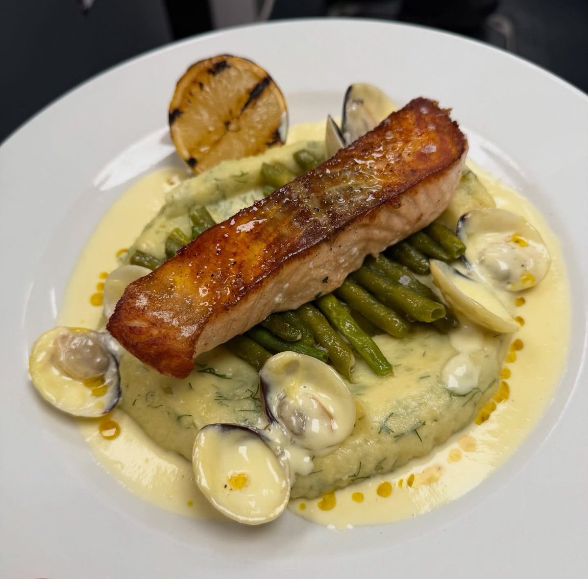 Our chefs have put together something irresistible for you today! 👨‍🍳 Salmon supreme special🤩
Come down today to give it a try😋

#youngspubs #youngs #chefspecials #specials #salmon #chefs