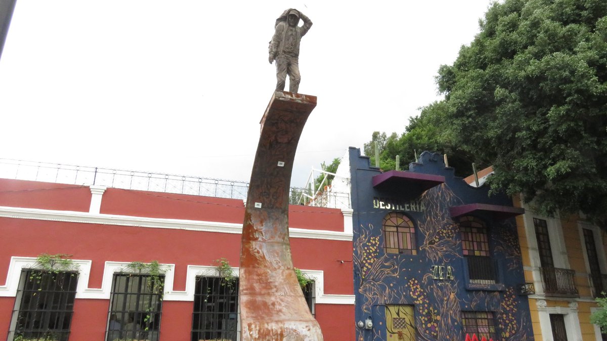 larevista_unica's tweet photo. Sin mantenimiento y con la estatua completamente oxidada se encuentra el "Parque del Migrante", en la 5 oriente, esquina con Bulevar 5 de Mayo y el cual fue inaugurado en septiembre del 2023.

@PueblaAyto @pepechedrauimx

#fotogaleria #Puebla #parquedelmigrante

Fotos: Miguel Ángel Huerta @Titomino 📸

(1-2)