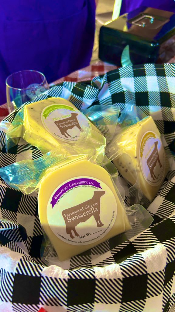 anson_ag's tweet photo. Sold out at Shelburne Farms! π§ Cheesemakers from across Vermont are gathering for the Vermont Cheesemakers Festival, as cheese rides the wave of protein-packed diet trends. https://t.co/qYuEbA10o4 #VTCheese #Vermont https://t.co/uGETswe7vK