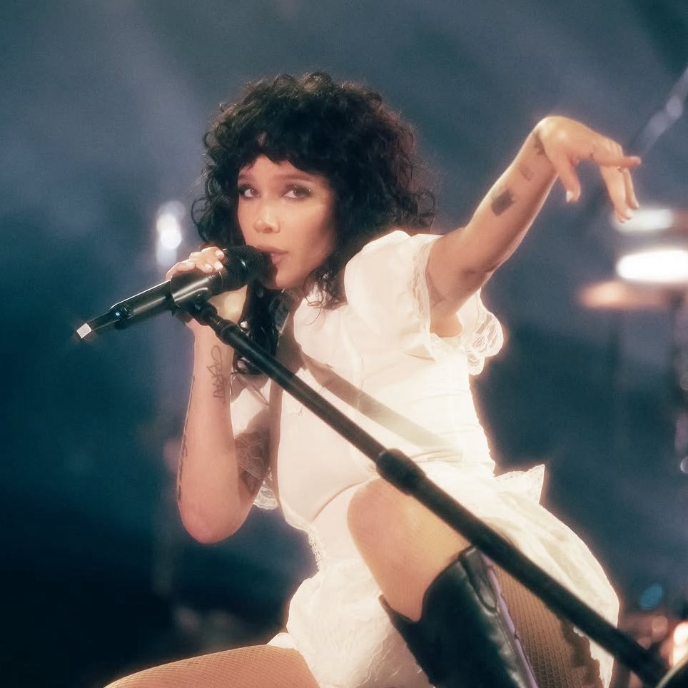 emmi ⋆｡°✩ 𑣿 tweet media